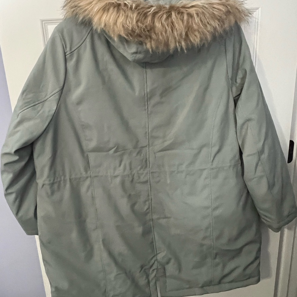 Time and Tru Plush Jacket in Light Green